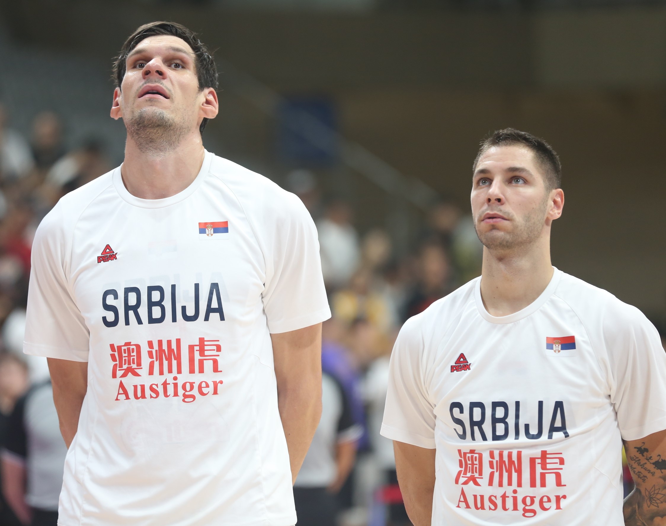 莱万多夫斯基重要时刻夺冠，塞尔维亚队带队取胜！